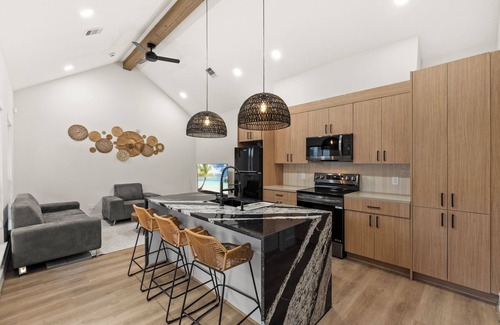 Greater East End Casa | Desert Rose Duo: Modern Home + Stylish Tiny House @EastEndRevitalized