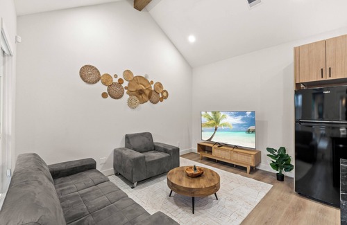 Greater East End Casa | Desert Rose Duo: Modern Home + Stylish Tiny House @EastEndRevitalized