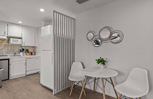 Palm Springs Apartamento | Desert Studio patio, fire-pit, parking washer/dryer