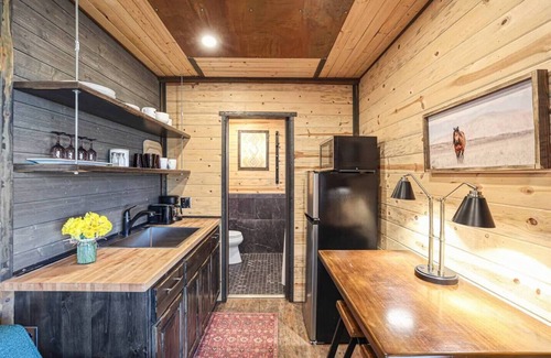 Wickenburg Casa | Desert Sunrise: Horses and Dogs Welcome
