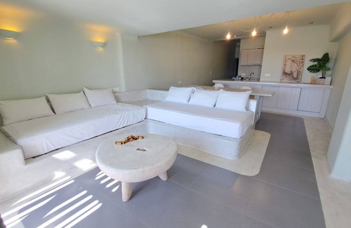 Paradise Apartamento | Design Apartment 17- Sea View, Shared Infinity Pool, Gym, Pool Bar, 4'from beach