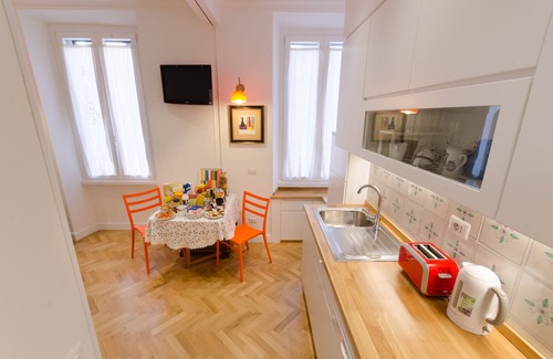 Testaccio Apartamento | ALOJAMIENTO Y DISEÑO-CENTRO DE ROMA-Metro a 5 min-Bus a 2 min-Tren del aeropuerto 15 mi