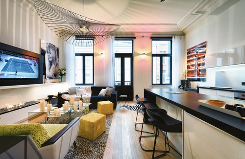 Chatelain Apartamento | Apartamento de diseño con terraza amplia en Quartier Louise-Châtelain