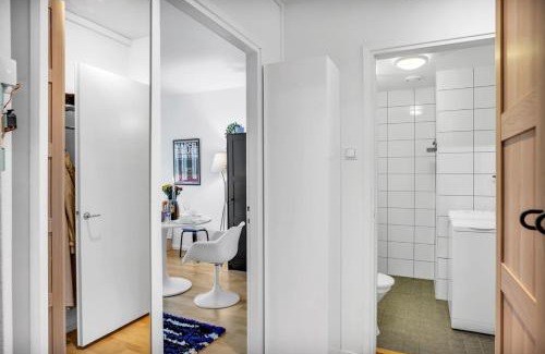 Punavuori Apartamento | Design District w King Bed, Netflix, tram and bus nearby