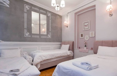 Galata Apartamento | Gran GalataTower Flat-4rm-3Bdrm-3Bth-1st flr
