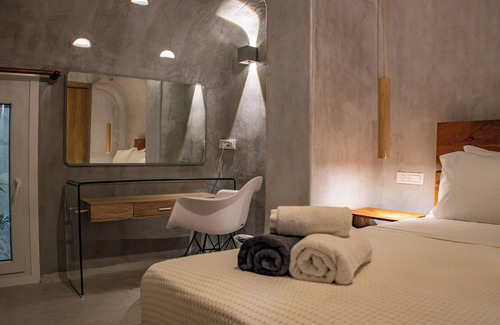 Paradise Hotel | Design Superior Apartment with Jacuzzi, Sea View, Shared Infinity Pool, Bar, Gym