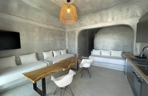 Paradise Hotel | Design Superior Apartment with Jacuzzi, Sea View, Shared Infinity Pool, Bar, Gym