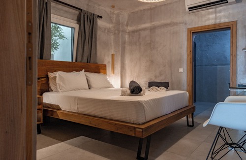 Paradise Hotel | Design Superior Apartment with Jacuzzi, Sea View, Shared Infinity Pool, Bar, Gym