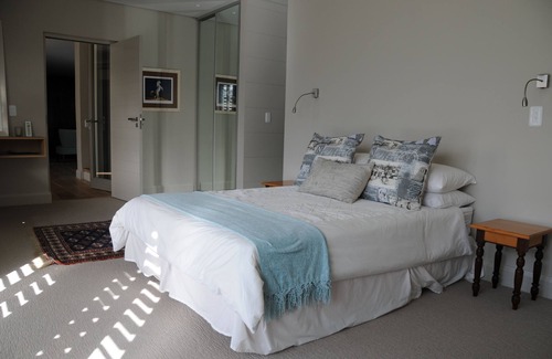 Plettenberg Bay Casa | Diseñado para el lujo y para maximizar las vistas espectaculares del océano y de la montaña.