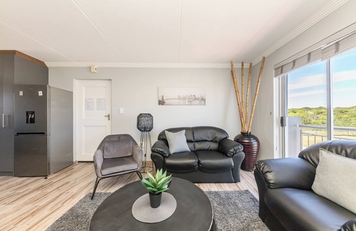Big Bay Apartamento | Designer 2 Bed Apartment - Big Bay Beach Club