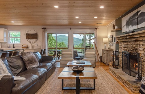 Sapphire Cabina | Designer 5-BDR Cabin with Big Views/Resort Access in Sapphire Valley