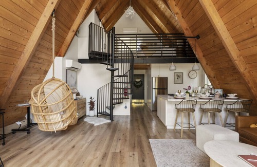 Running Springs Chalet De Esquí | Designer A Frame with AC Pets Big Bear NEW Hot Tub
