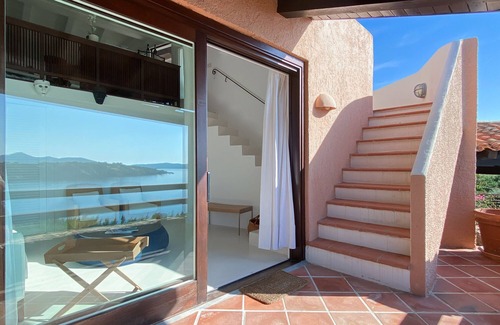 Porto Rotondo Apartamento | Designer apartment overlooking the bay. Shared pool, access to the sea