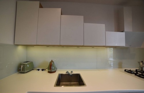 City Centre Apartamento | Designer Apartment 110m² w/ King Beds, Balcony, Smart TV + Equipped Kitchen