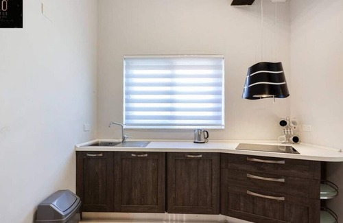 Ta' Giorni Apartamento | Designer APT with comfy SOFA, LARGE TV, 2 KING BDS