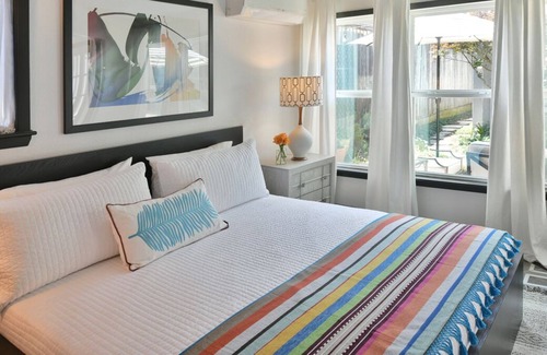 Neartown Cabaña | Designer Cabana in Houston's Stylish Montrose Neighborhood