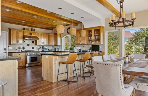 Lake Arrowhead Chalet De Esquí | Designer Chalet with Breathtaking views at reasonable prices!!