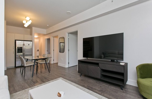 Portlock Condominio | Designer Condo in Hawaii Kai! Close to beaches, shopping, hiking!