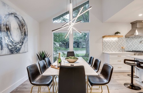Lake Highlands Casa | Designer Dallas Oasis!Central Location!Pool! BBQ! Firepit!Minigolf!