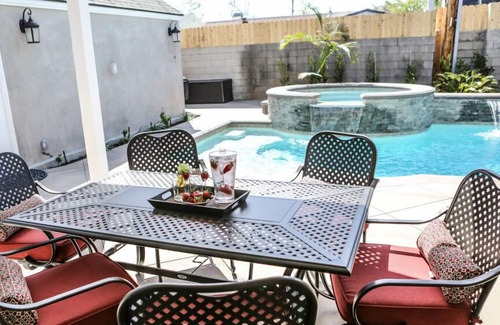 Santa Ana Casa | Diseñador decorado casa de 6 dormitorios con piscina