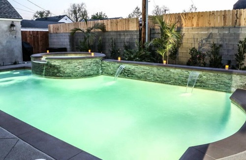 Santa Ana Casa | Diseñador decorado casa de 6 dormitorios con piscina