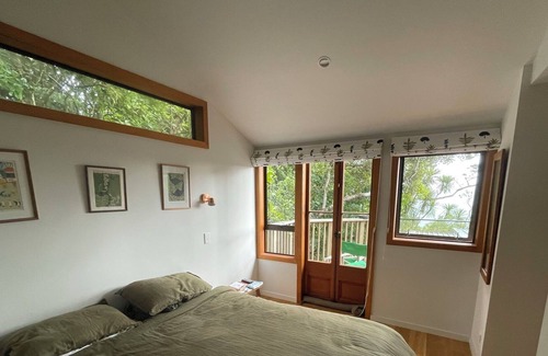 Mahurangi Casa | Designer Dwelling in Native Bush With Intimate Harbour Views. 13km to Matakana