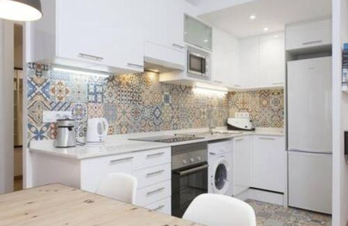El Port Apartamento | Designer Apt near FIRA Balcony 5PPWIFISMART TV by MyRentalHost