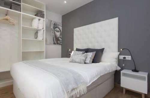 El Port Apartamento | Designer Apt near FIRA Balcony 5PPWIFISMART TV by MyRentalHost