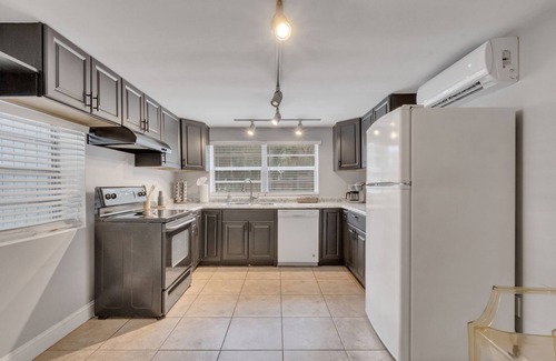 Thornton Park Casa | Designer Furnished HOME In the Heart of Orlando!