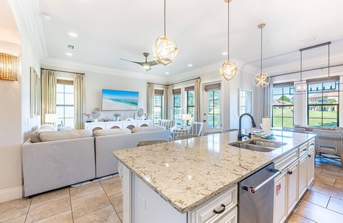 Villa Lago Casa | Designer Golf Course Home ~ 2 Golf Carts ~ Gated Resort