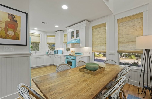 Seagrove Beach West Casa | Designer Home in Seaside, FL! Walk to Pool and Beach + 2 Adult Bikes!