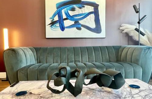 Hollywood Apartamento | Designer Hollywood Penthouse with Private Balcony on Sunset