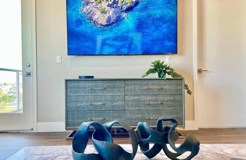 Hollywood Apartamento | Designer Hollywood Penthouse with Private Balcony on Sunset