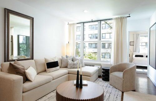 Turtle Bay Apartamento | Designer Home in Diplomat District