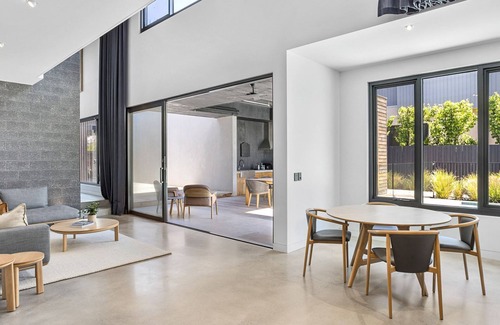 Mount Martha Casa | Designer House by the Village and Beach