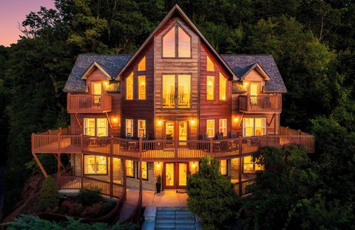 Wears Valley Cabina | Designer Lodge / Stunning Views / Heated Pool/Spa / Firepit / Games