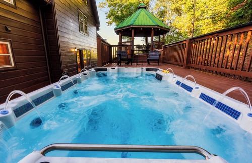 Wears Valley Cabina | Designer Lodge / Stunning Views / Heated Pool/Spa / Firepit / Games