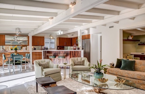 Rancho Mirage Cabaña | Diseñador de remodelación Mid-Century Cottage en Rancho Mirage