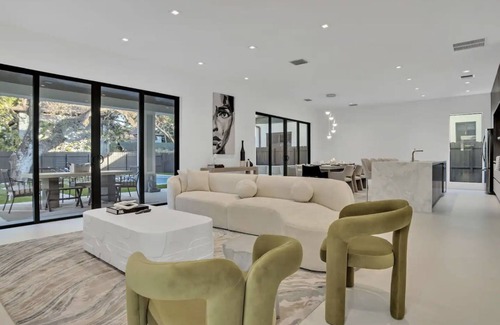 Tarpon River Casa | Designer's Dream in FTL-Pool, Theater, Luxurious Pool