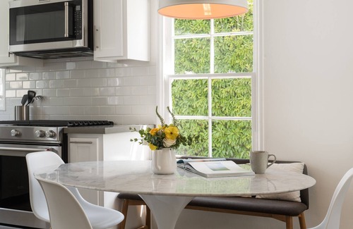 Montecito Casa | Designer's Seaside Getaway in Montecito, easy walk to beach and cafe