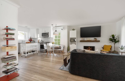 Montecito Casa | Designer's Seaside Getaway in Montecito, easy walk to beach and cafe
