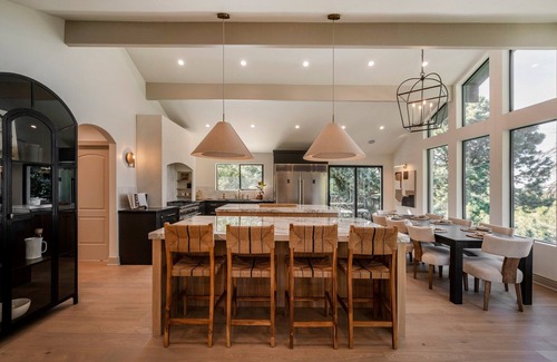 Salt Lake City Casa | Designer Salt Lake Home w/ mountain views! Super close to Park City/Deer Valley!