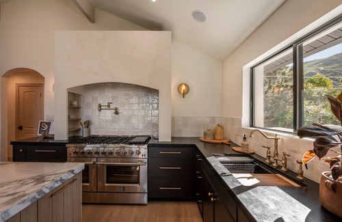 Salt Lake City Casa | Designer Salt Lake Home w/ mountain views! Super close to Park City/Deer Valley!
