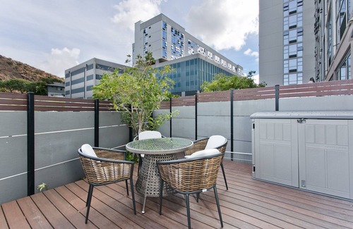 Hawaii Kai Condominio | Designer Studio in Hawaii Kai! Close to beaches, shopping, and hiking!