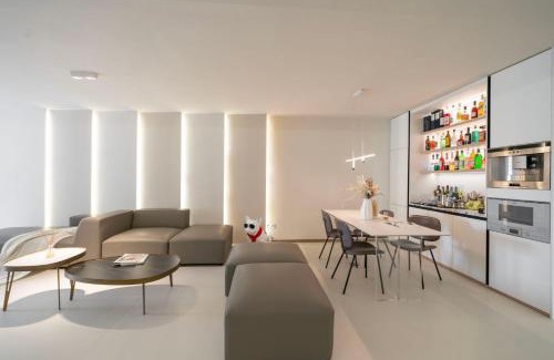 Shanghai Apartamento | Designer-style, four-bedroom apartment with a large living room