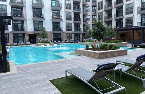 Washington Ave./ Memorial Park Apartamento | Designer Suite- Centrally located downtown near Galleria, Midtown, Medical Center, & Art District