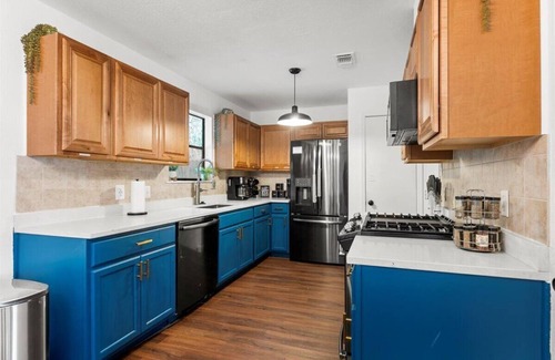 Highland Hills Casa | Designer townhome NW Austin, Domain-fully loaded coffee bar, fire pit, s'mores!