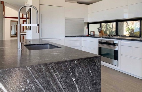 Coco Villa | Villa de diseño, vista al mar, escucha las olas, camina a la playa