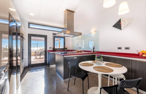 El Candado Villa | Villa de diseño con piscina e increíbles vistas a la bahía de Málaga