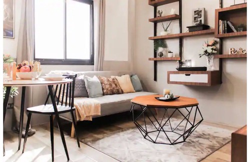 Antipolo Apartamento | Designers’ Suite, Antipolo, Netflix, WiFi, Parking